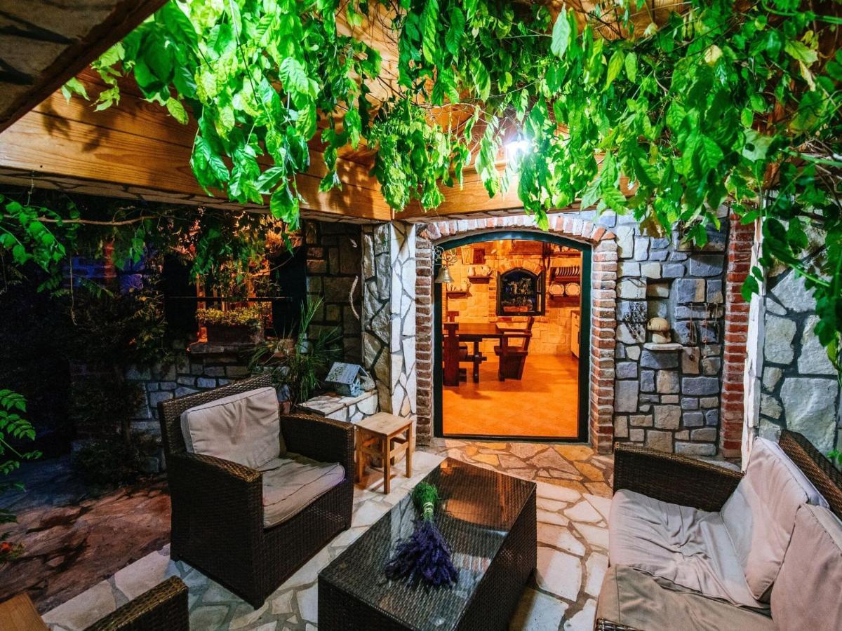 Beautiful Holiday Home With Private Pool, Nice Garden With Relax Area, Taverne Масленица Экстерьер фото