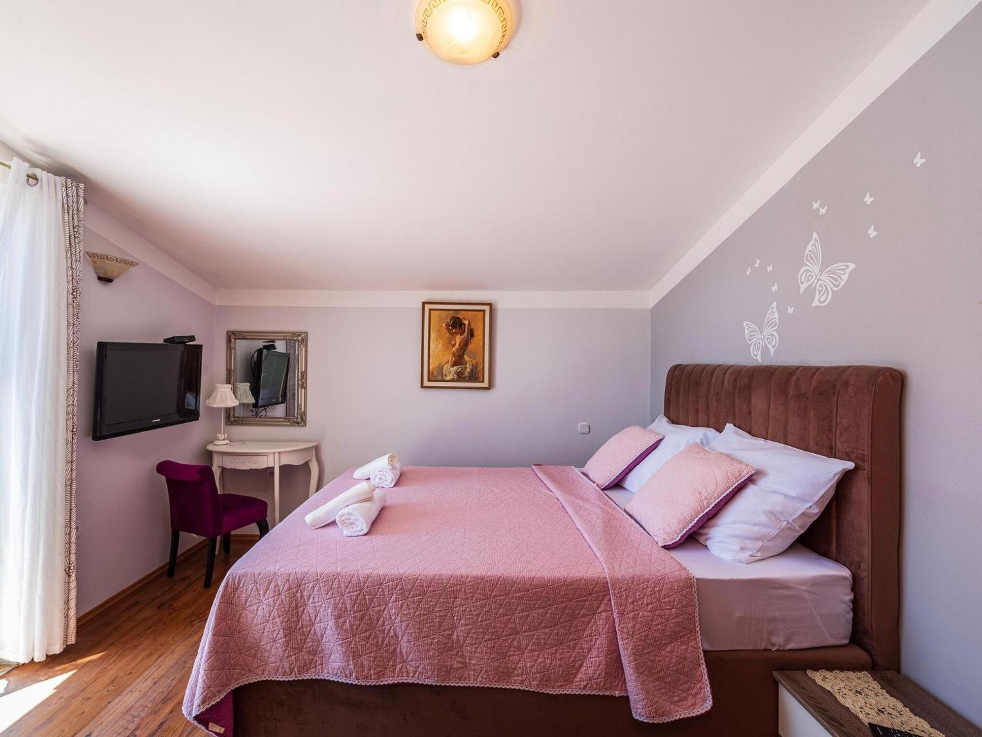 Beautiful Holiday Home With Private Pool, Nice Garden With Relax Area, Taverne Масленица Экстерьер фото