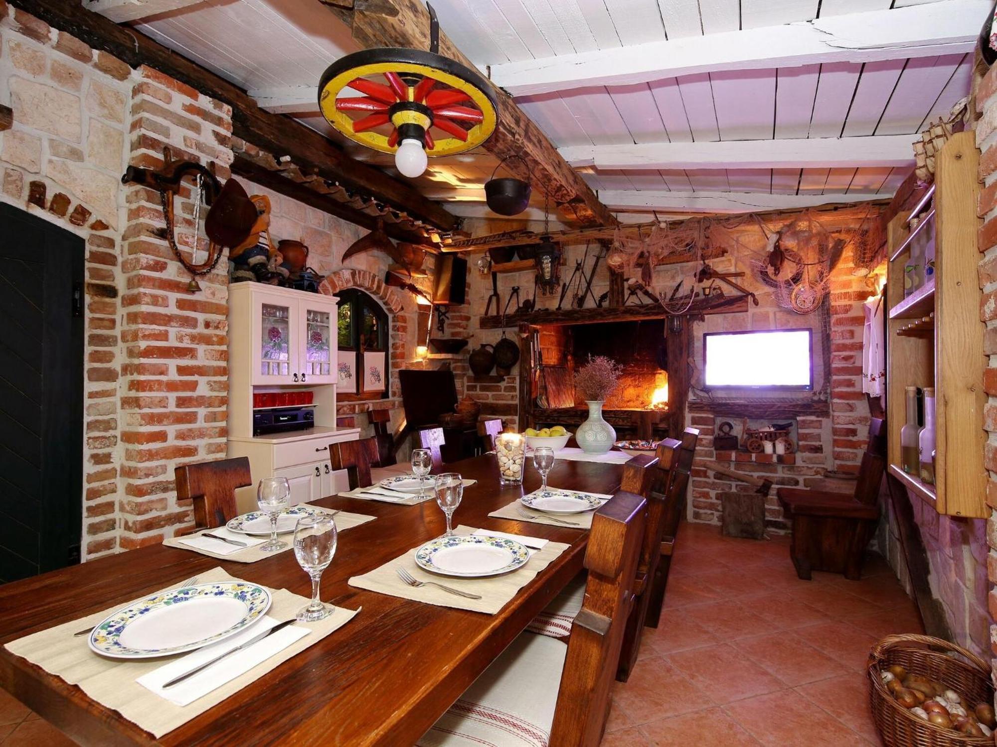 Beautiful Holiday Home With Private Pool, Nice Garden With Relax Area, Taverne Масленица Экстерьер фото